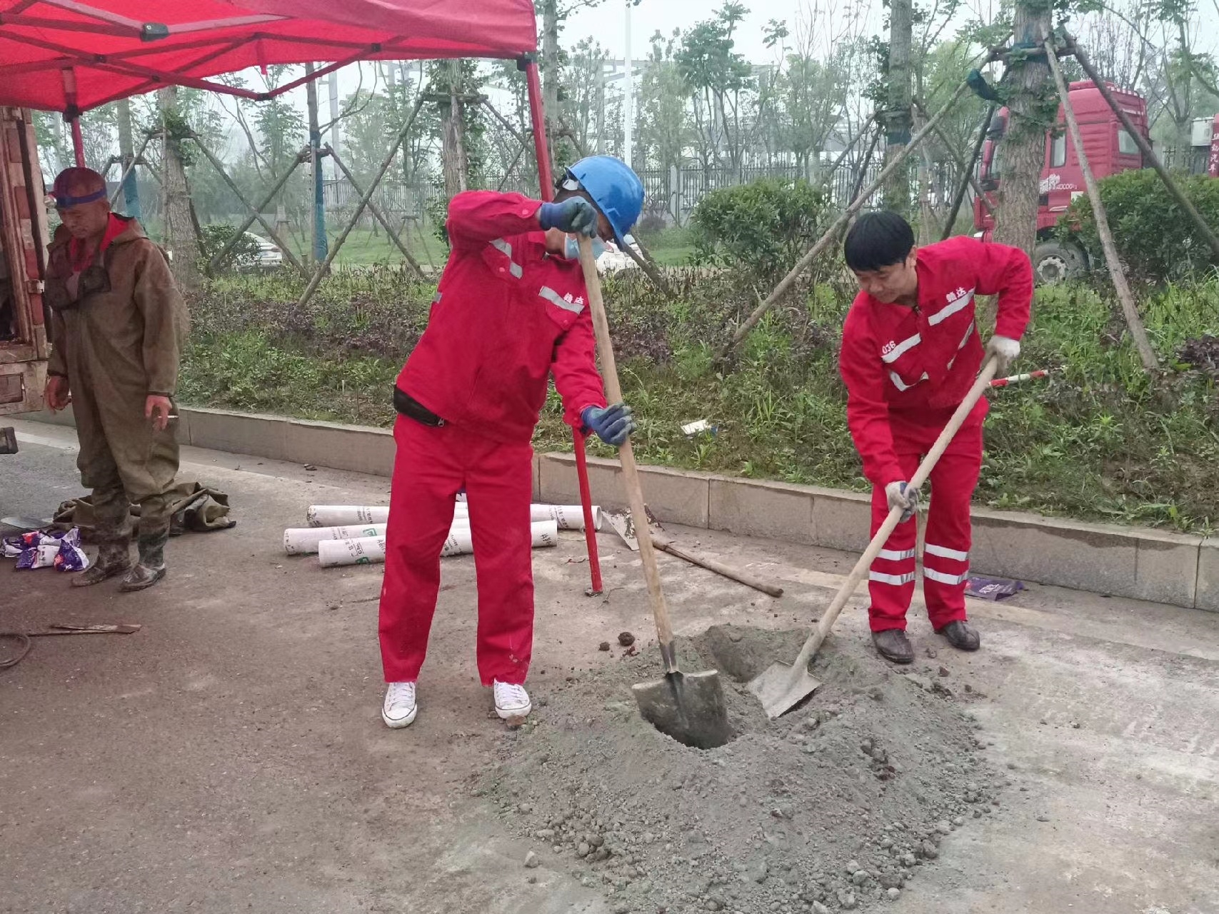 银海管道疏通哪家好】及时进行市政管道清淤