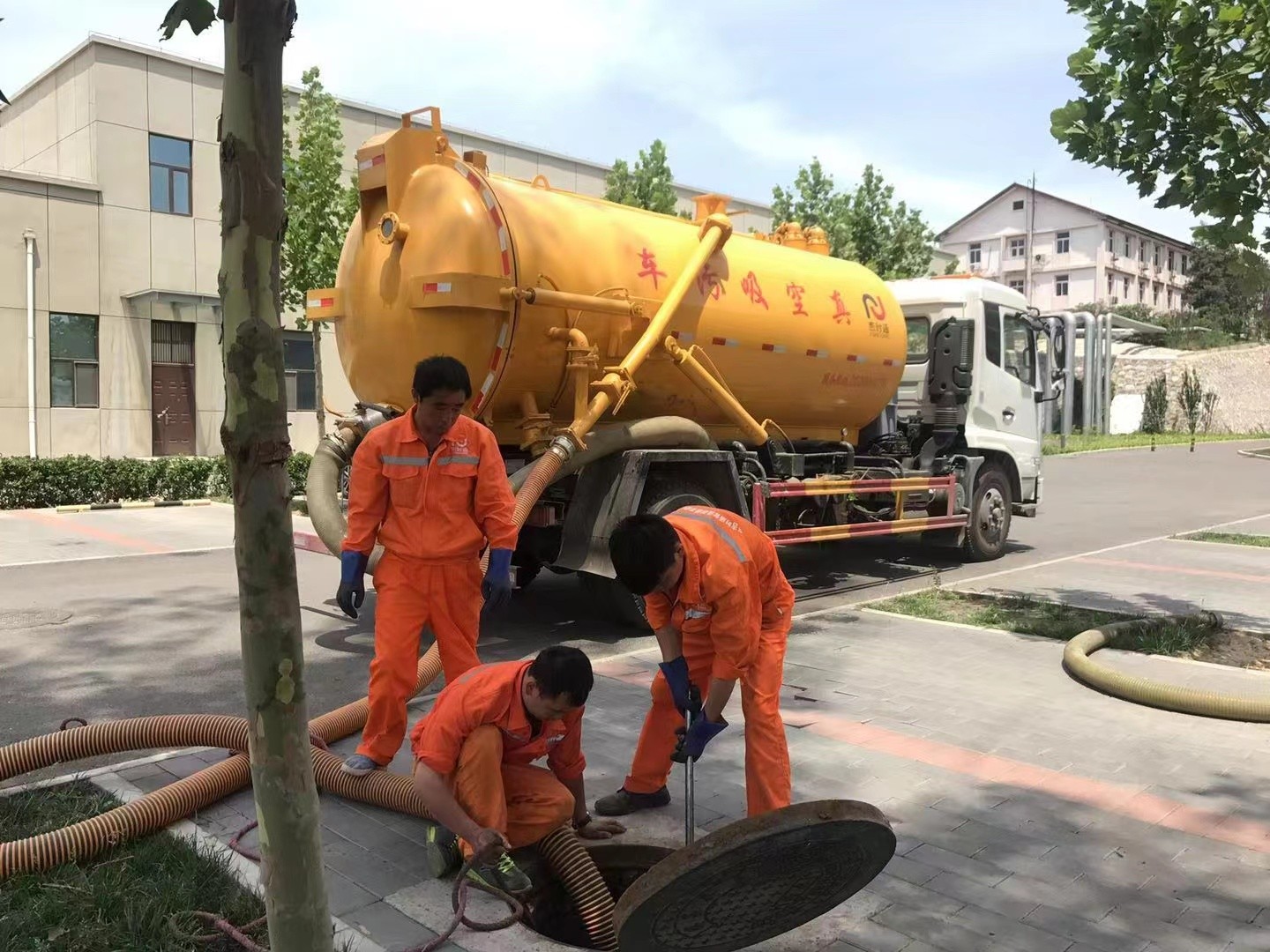 银海化粪池清理与5-8吨吸粪车施工效率分析